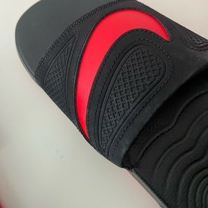 Nike air max cirro slide.. black/university red size 9 US